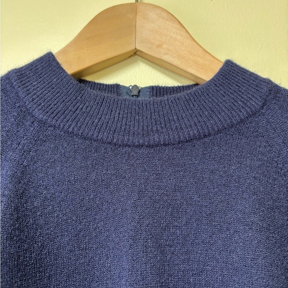 Vintage Soft Lord & Taylor Navy Blue Sweater - Men's size 44 (Large) - Picture 4 of 7